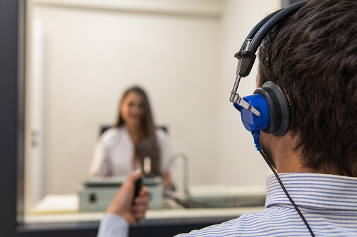 Audiometry exam - Hearing test - Audiologist - Audiometer - Ear test